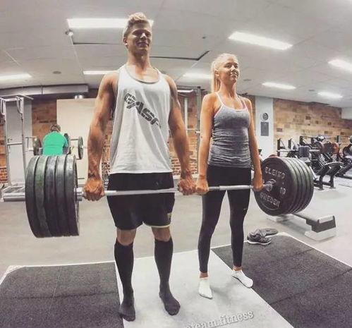 健身情侣吃瓜事件,揭秘健身圈内的甜蜜与争议