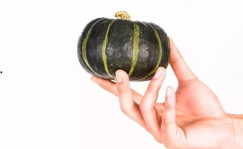 宝宝吃瓜的样子