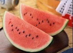 吃西瓜时也吃瓜种子好吗,吃西瓜时，瓜籽该不该吃？